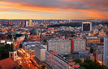 Blick auf Berlin Berlin mit Reichstag und Dom